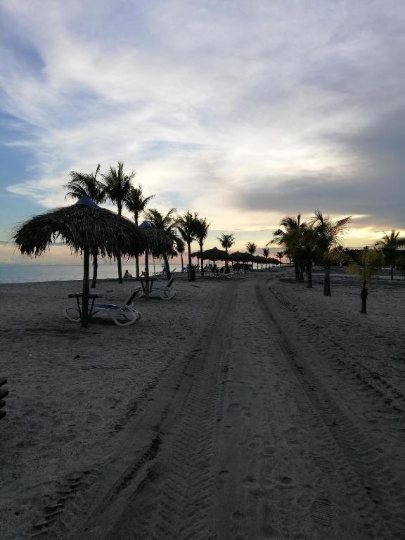 Playa Blanca Ocean * Rio Hato